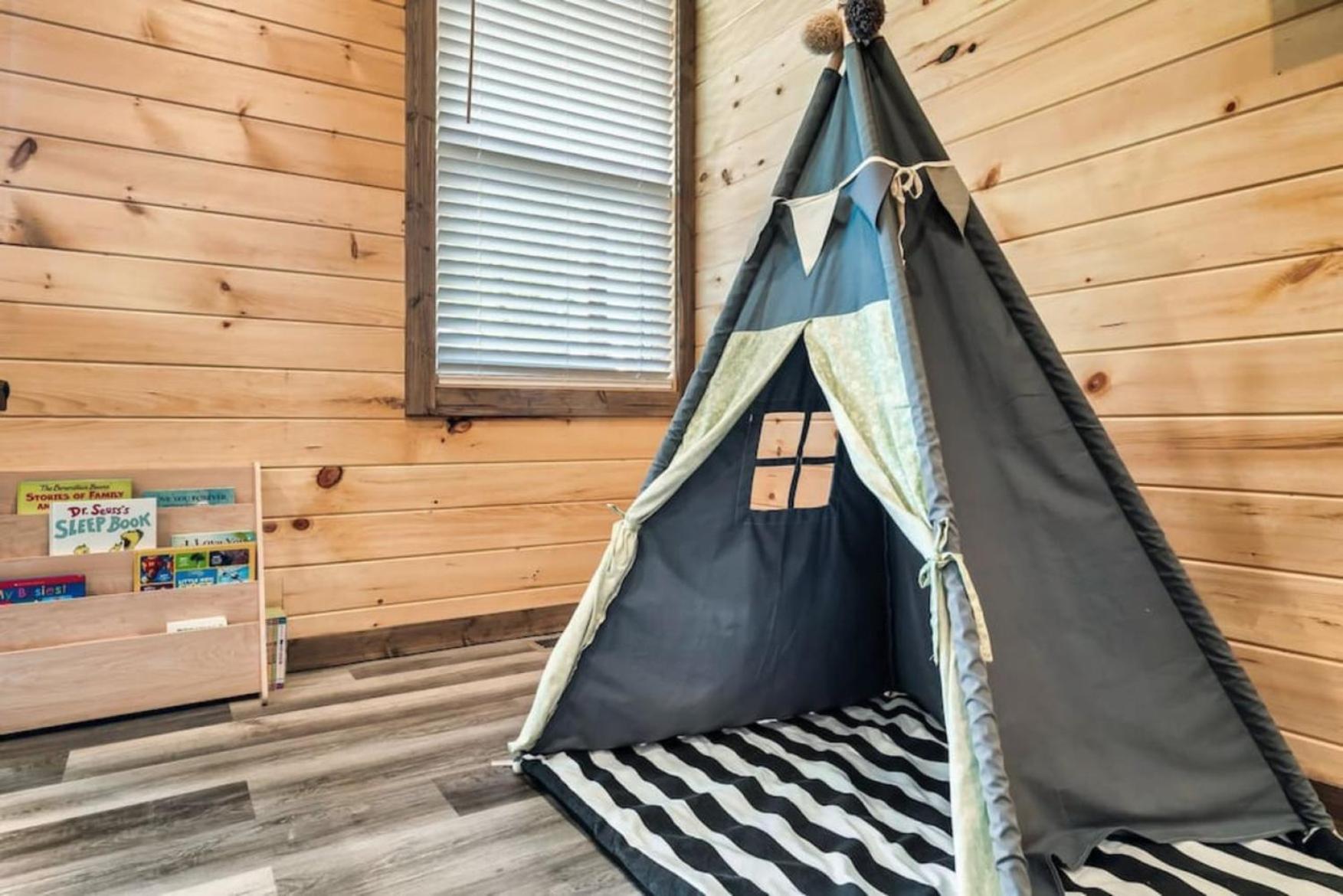 Tranquil Mountain Getaway By Ghosal Luxury Lodging แกตลิงเบิร์ก ภายนอก รูปภาพ